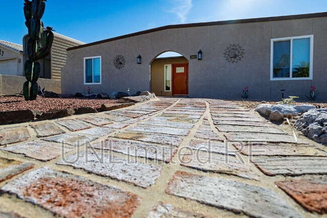 Building Photo - 2960 Star Dr