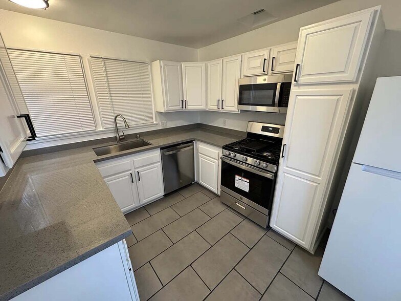 Building Photo - 25630 Lucille Ave