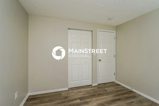 Building Photo - 4 Bedroom Pet-Friendly Home in JEFFERSONVILLE, IN with Main Street Renewal