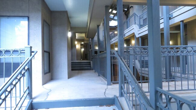 Building Photo - ROBBINS PLACE 202