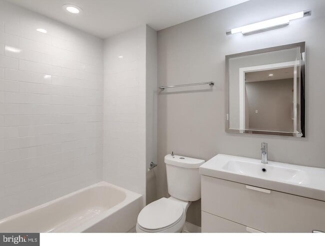 Building Photo - 1842 E Cumberland St