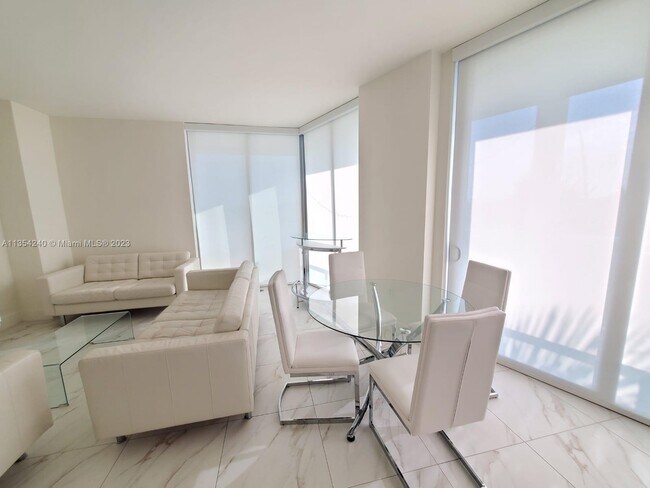 Building Photo - 2000 Metropica Wy
