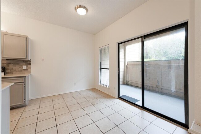 Building Photo - 9100 Mountain Ridge Dr