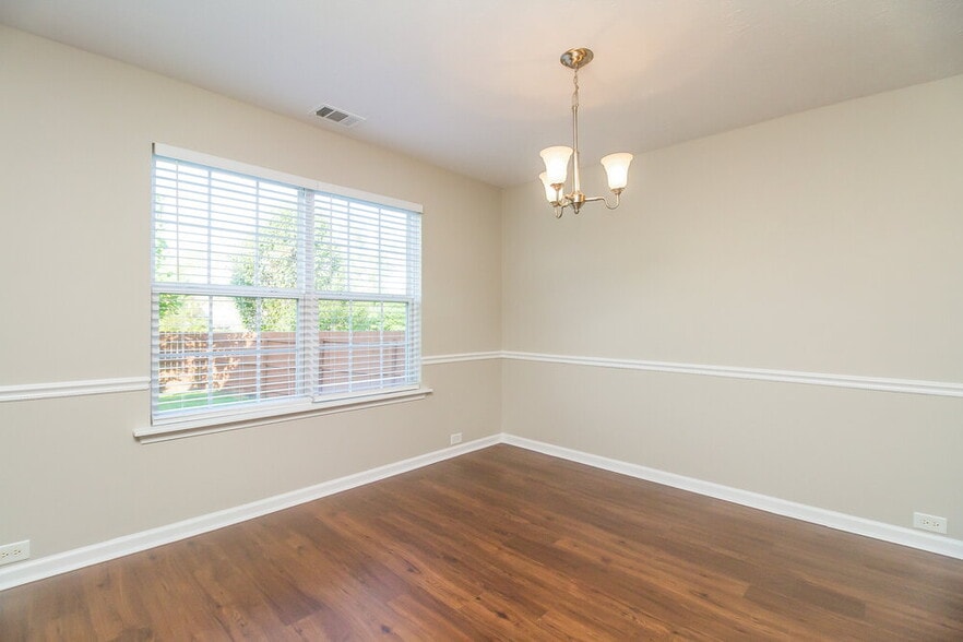 Building Photo - 913 Harvest Grove Dr
