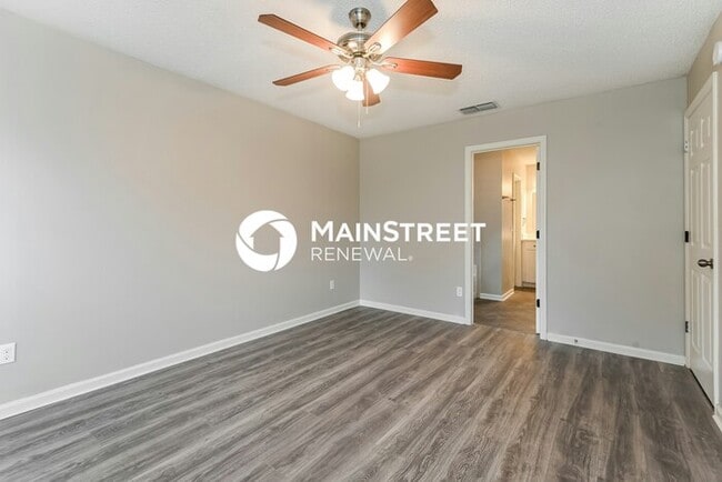 Building Photo - 4 Bedroom Pet-Friendly Home in JACKSONVILL...
