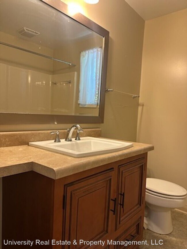 Building Photo - 2 br, 1 bath House - 4401 Walker Blvd