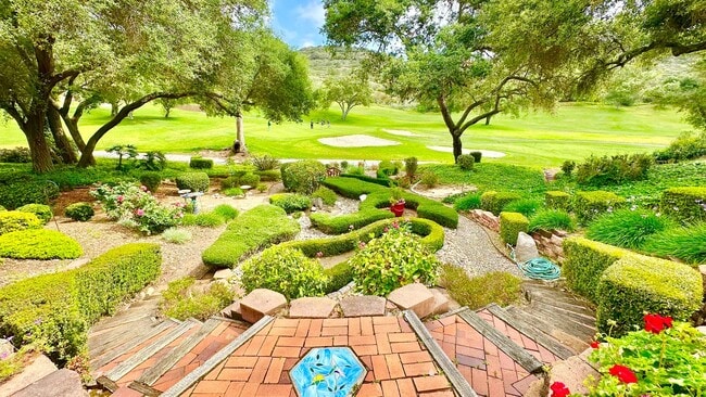 Building Photo - Stunning and Well Appointed High-End Two-S...