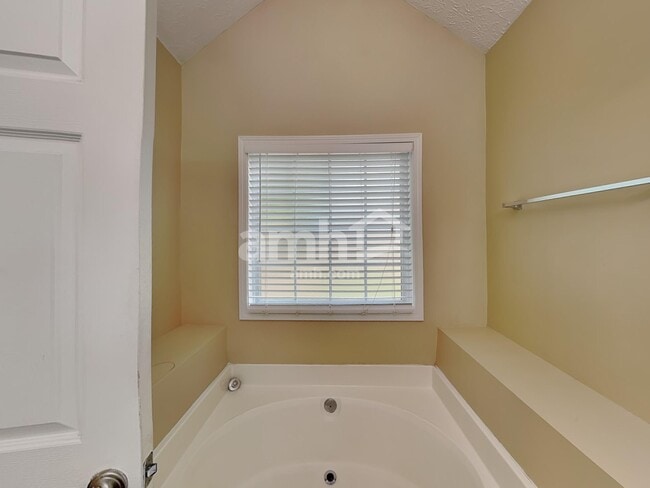 Building Photo - 84 Glen Ridge Dr