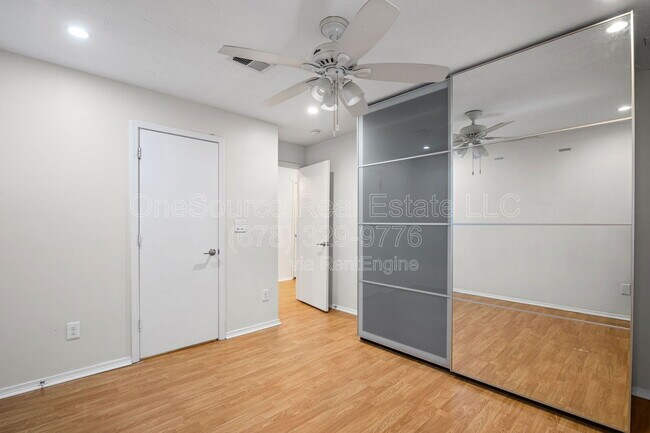 Building Photo - 2110 Augusta Dr