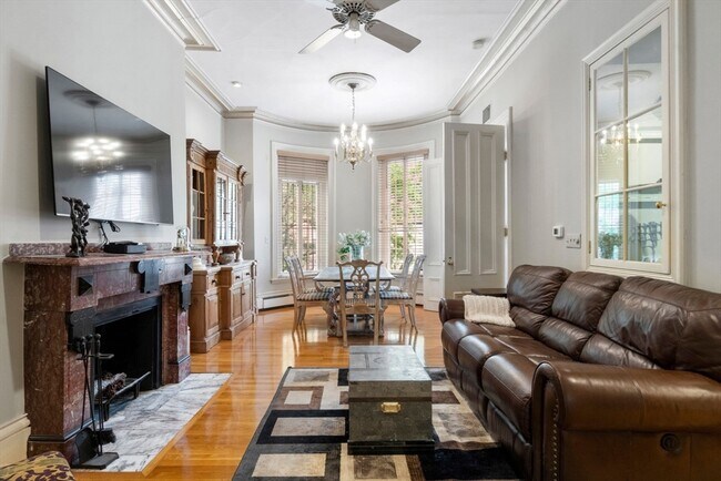 Building Photo - 319 Marlborough St