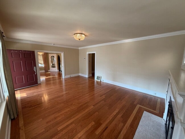 Building Photo - East Sacramento Home | 3 bedroom / 2 bathroom |1 bedroom 1 bath ADU | Available Now!