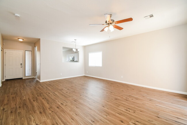Building Photo - 1103 W Vineyard Rd
