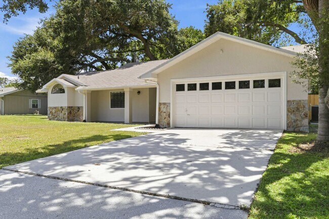 Building Photo - PENDING APPLICATION-Newly Renovated 3-Bedroom Home in Emerald Lake Colony – Move-In Special!