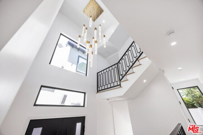 Building Photo - 926 17th St