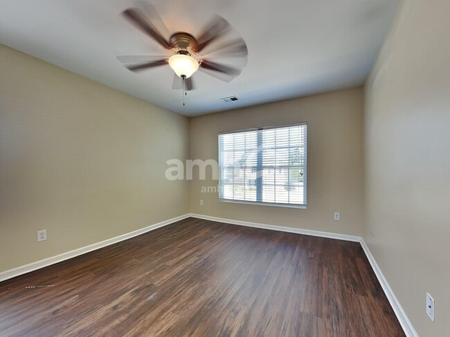 Building Photo - 409 Lakewind Dr