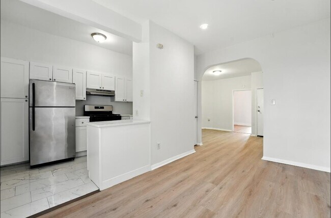 Building Photo - 136A Clendenny Ave