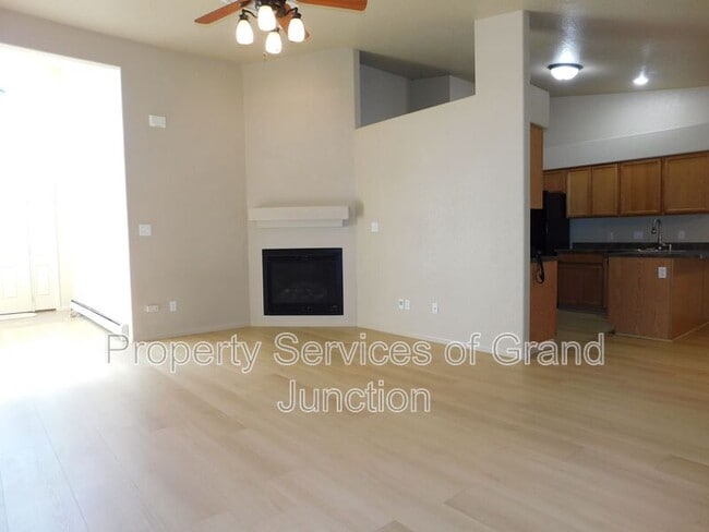 Building Photo - 1213 E Carolina Ave