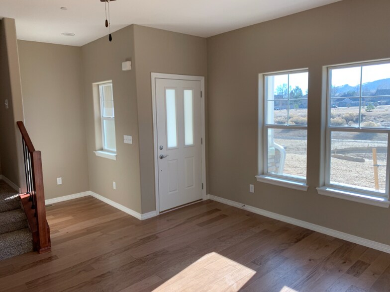 Building Photo - 3021 Upland Dr