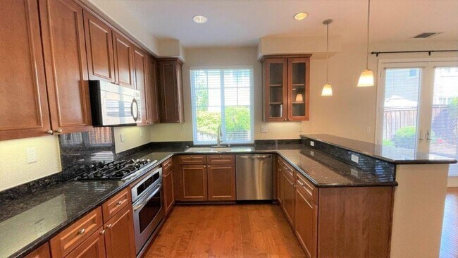 Building Photo - Concord Beautiful 4 bedroom 2.5 bathroom h...
