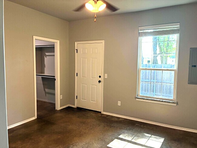 Building Photo - 7508 Redbud Villas Ct