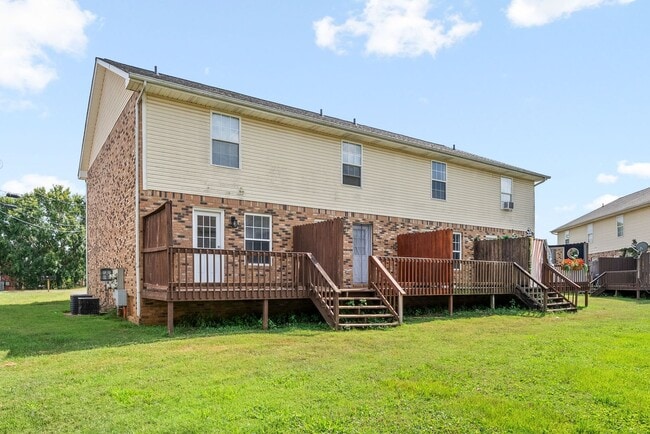 Building Photo - 2 Bedroom Pet Friendly Condo For Rent Near...