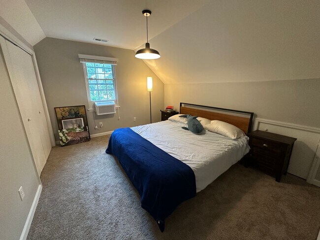 Building Photo - Charming 2-Bedroom Loft-Style Condo in a P...