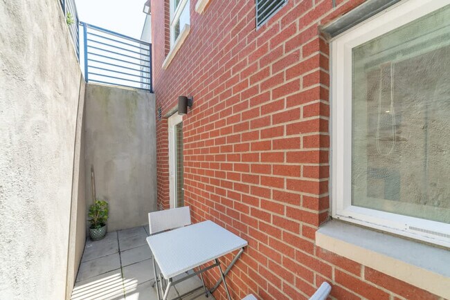 Building Photo - 750 11th Ave E