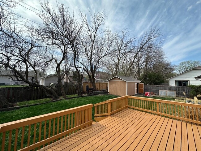 Building Photo - 8541 E Mount Vernon St