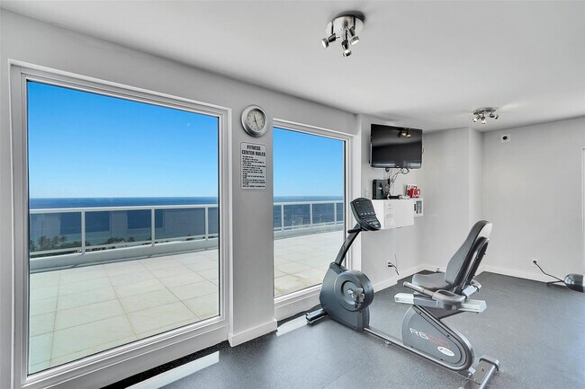 Building Photo - 2841 N Ocean Blvd