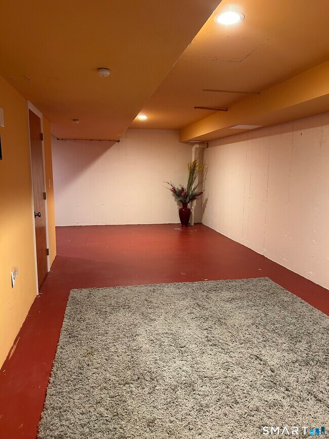 Building Photo - 39 Woodland Rd