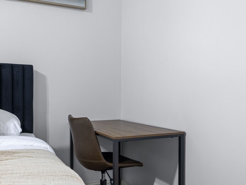 Building Photo - 110 Glen St