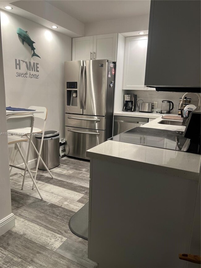 Building Photo - 3675 N Country Club Dr