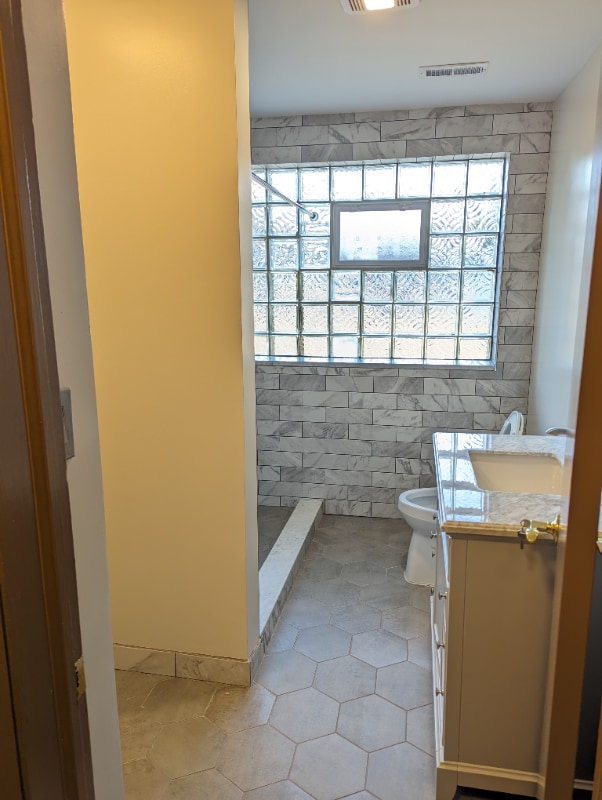 Building Photo - 3322 W Catalpa Ave