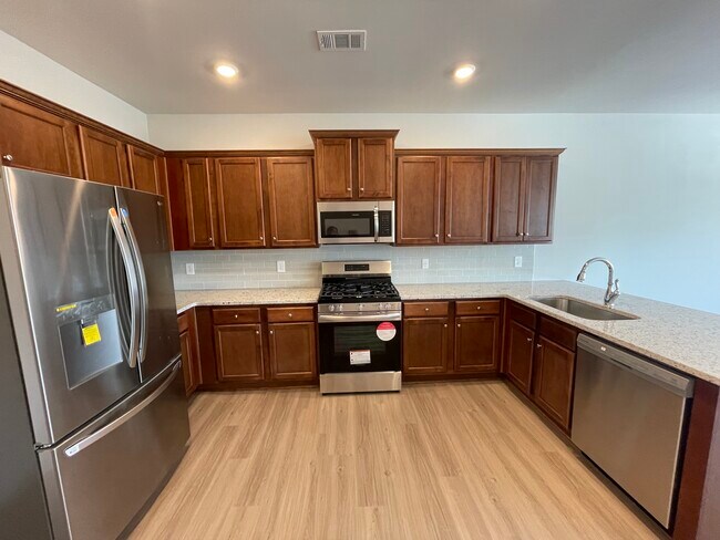 Building Photo - 112 Briarwood Dr E