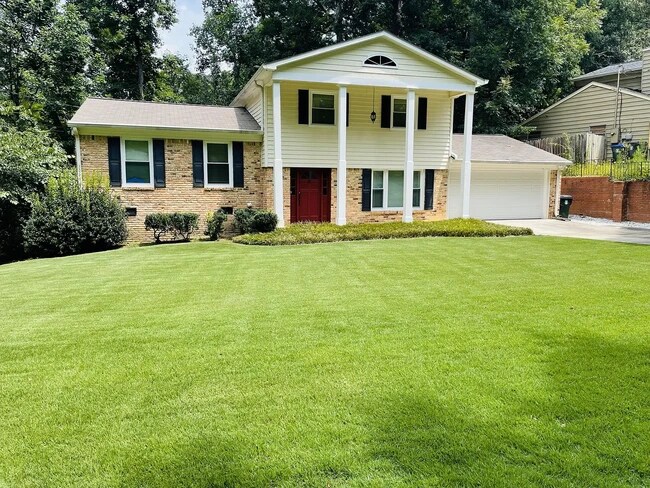 Building Photo - 2706 Eaton Pl