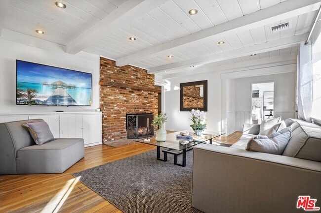 Building Photo - 23057 Sylvan St