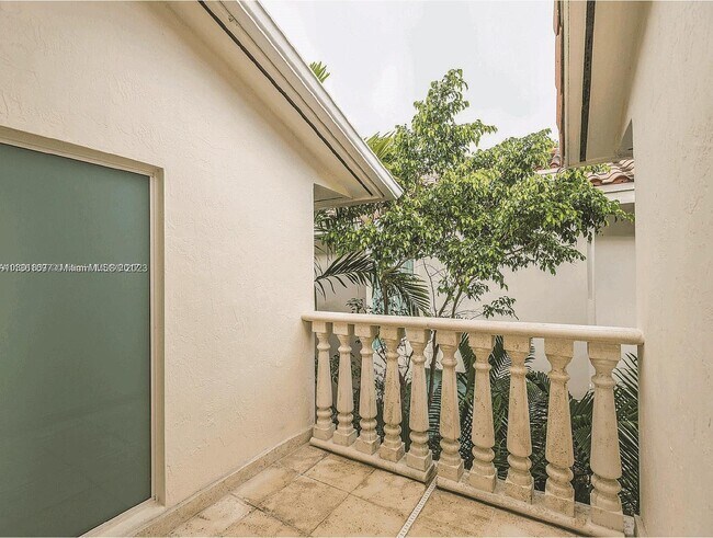 Building Photo - 4000 Alhambra Cir