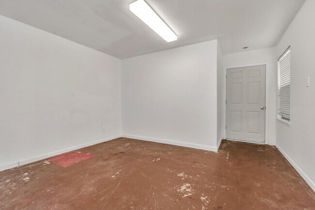 Building Photo - 602 Everett St