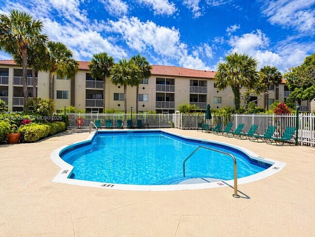 Building Photo - 450 S Park Rd