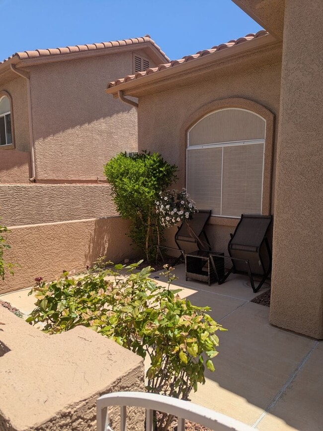 Building Photo - Furnished 3-Bedroom Townhome with Stunning...