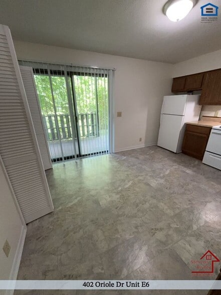 Building Photo - 402 Oriole Dr