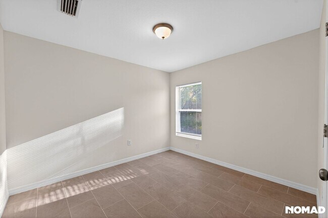 Building Photo - 18118 Sullivan Ave