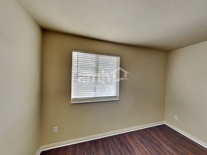 Building Photo - 2262 E 2900 N