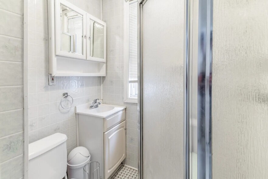 Primary Photo - 20 Howell St