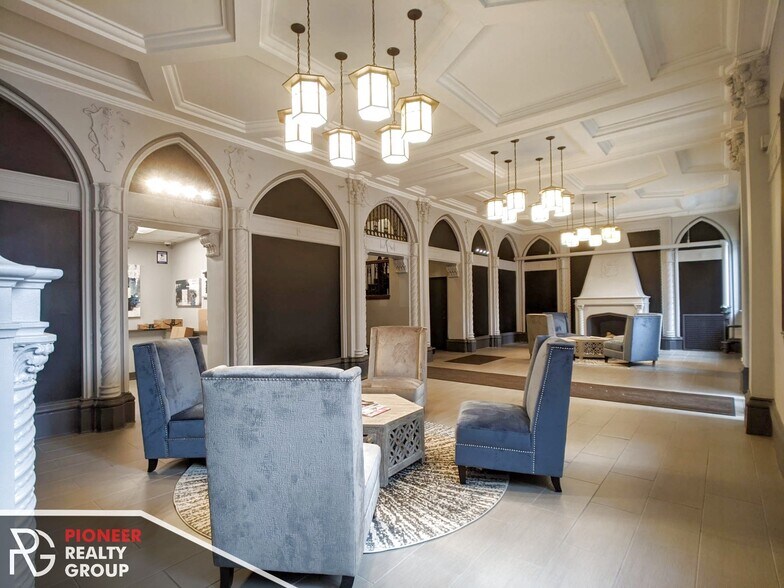 Building Photo - 503 W Belmont Ave