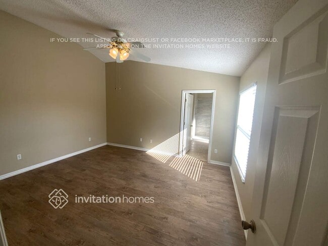 Building Photo - 214 Oak Branch Dr