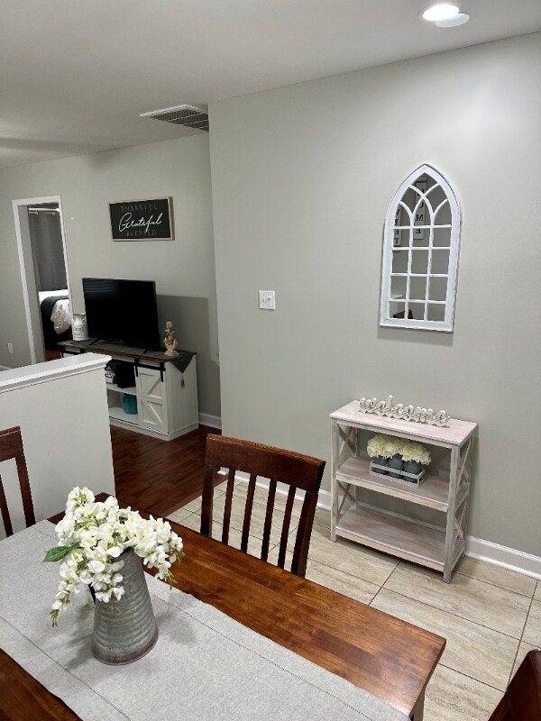 Building Photo - 1642 Thompson Dr