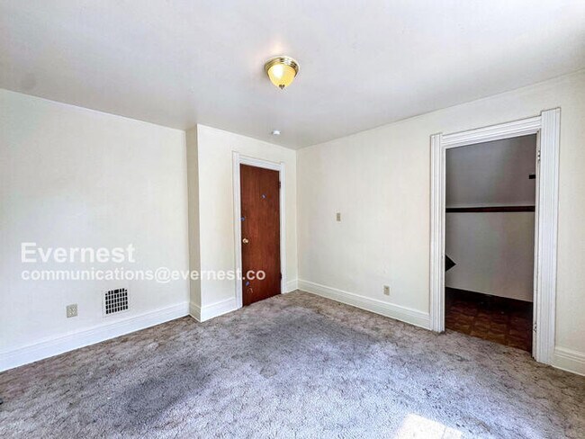 Building Photo - 1031 N Michigan St
