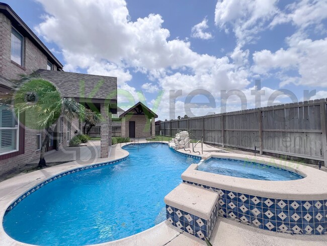 Building Photo - Gorgeous 4b/4.5bath house in McAllen