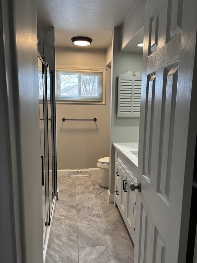 Building Photo - 620 Nahma Ave